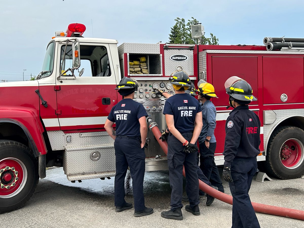 SaultFire's tweet image. Members of Sault Fire Services and surrounding volunteer departments are taking part in a NFPA 1002 Pump Ops course in Sault Ste. Maire this week at our Regional Training Centre! Keep up the great work everyone! #training #pumpops @CitySSM @ChiefPJ