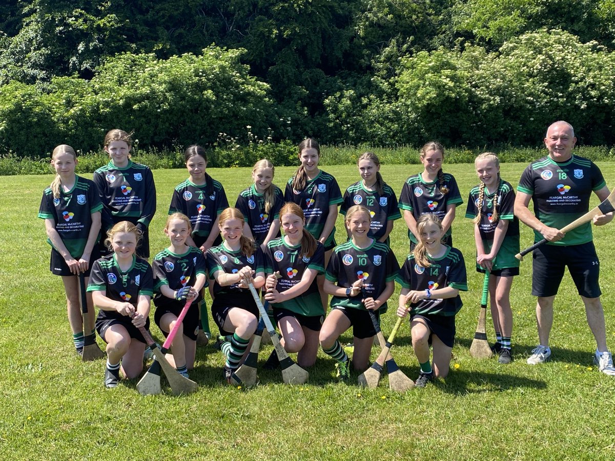 Our U13B Camogie Girls would like to say a big thanks to Feargal McCarthy Painting and Decorating and an anonymous donor for sponsoring their new Jerseys, the smiling faces say it all #lucansarsabú