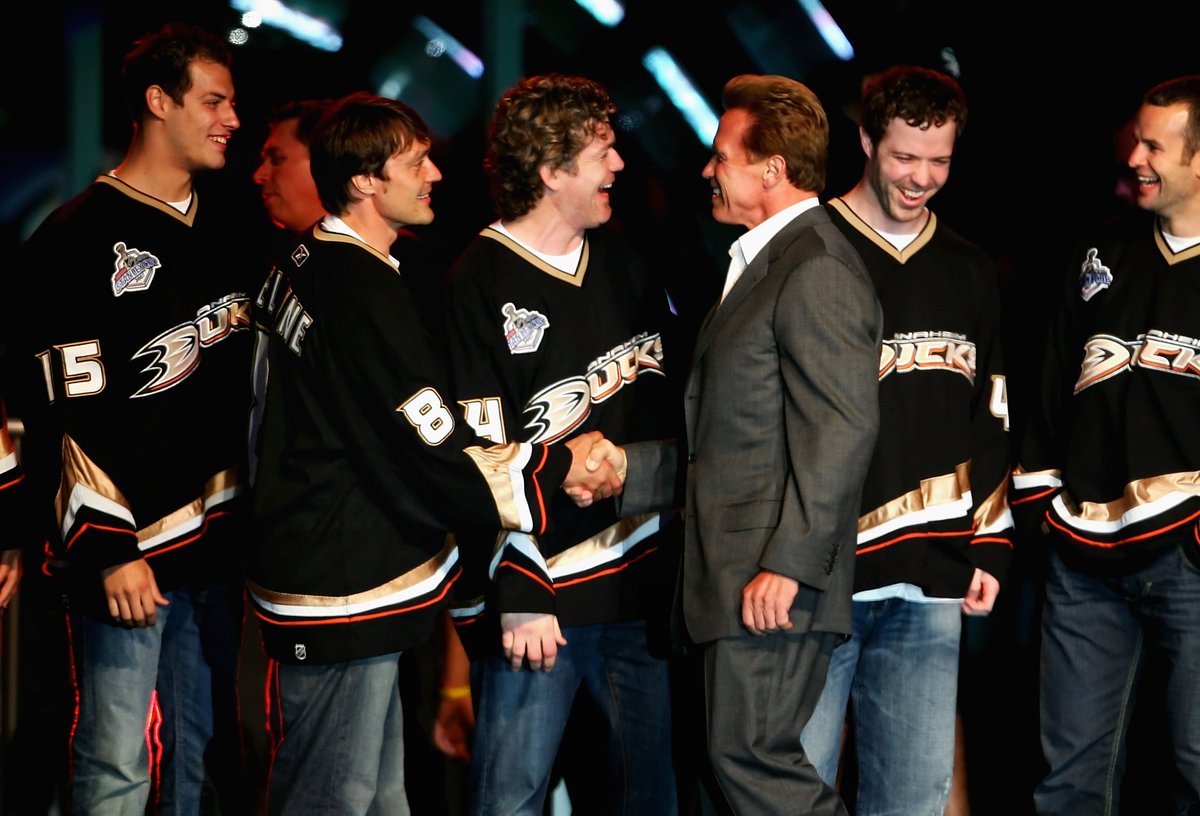 AnaheimDucks's tweet photo. Seventeen years ago tomorrow, the Ducks celebrated California's First Cup with a fan rally outside @HondaCenter. Among the sites were California  governor Arnold Schwarzenegger congratulating the team and fireworks lighting up the Anaheim sky.
#TBT presented by @UCIrvineHealth https://t.co/7oB0smwBIW