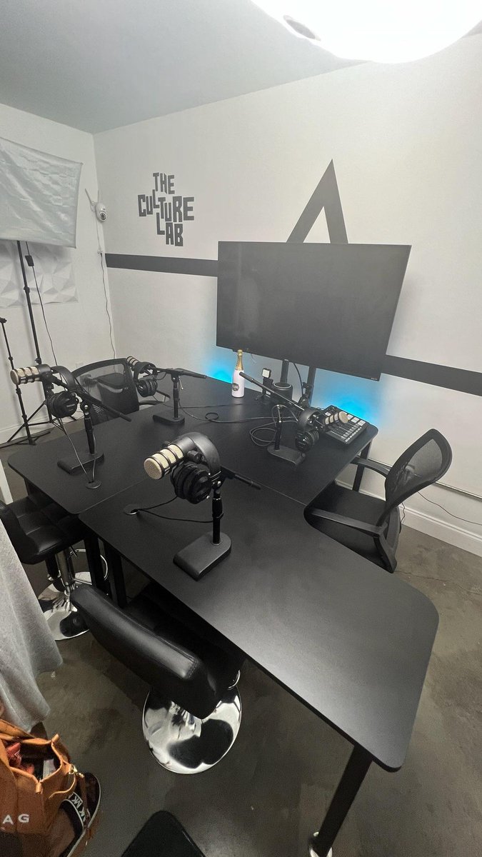 SpeakEmotional's tweet photo. Working the vision!!! https://t.co/ro2lwLmbOe