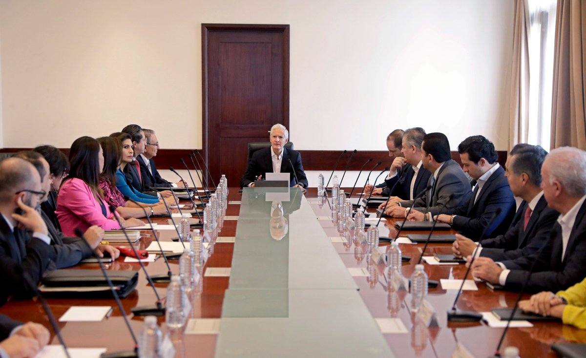 En reunión de Gabinete para fortalecer las acciones del @Edomex en beneficio de las familias mexiquenses.