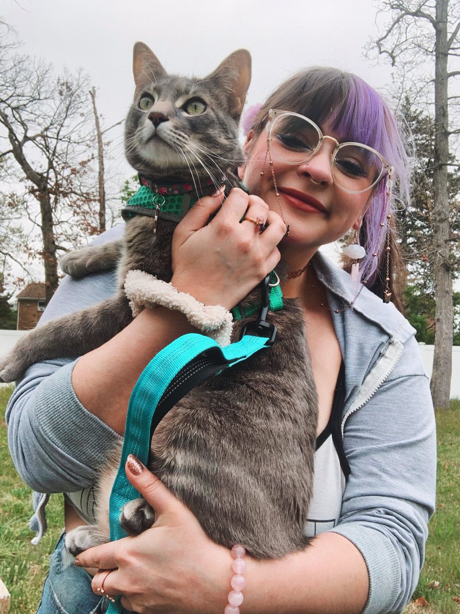 Just an AuDHD fey + her emotional support cat 🌸✨

#ActuallyAutistic #AutisticVoices