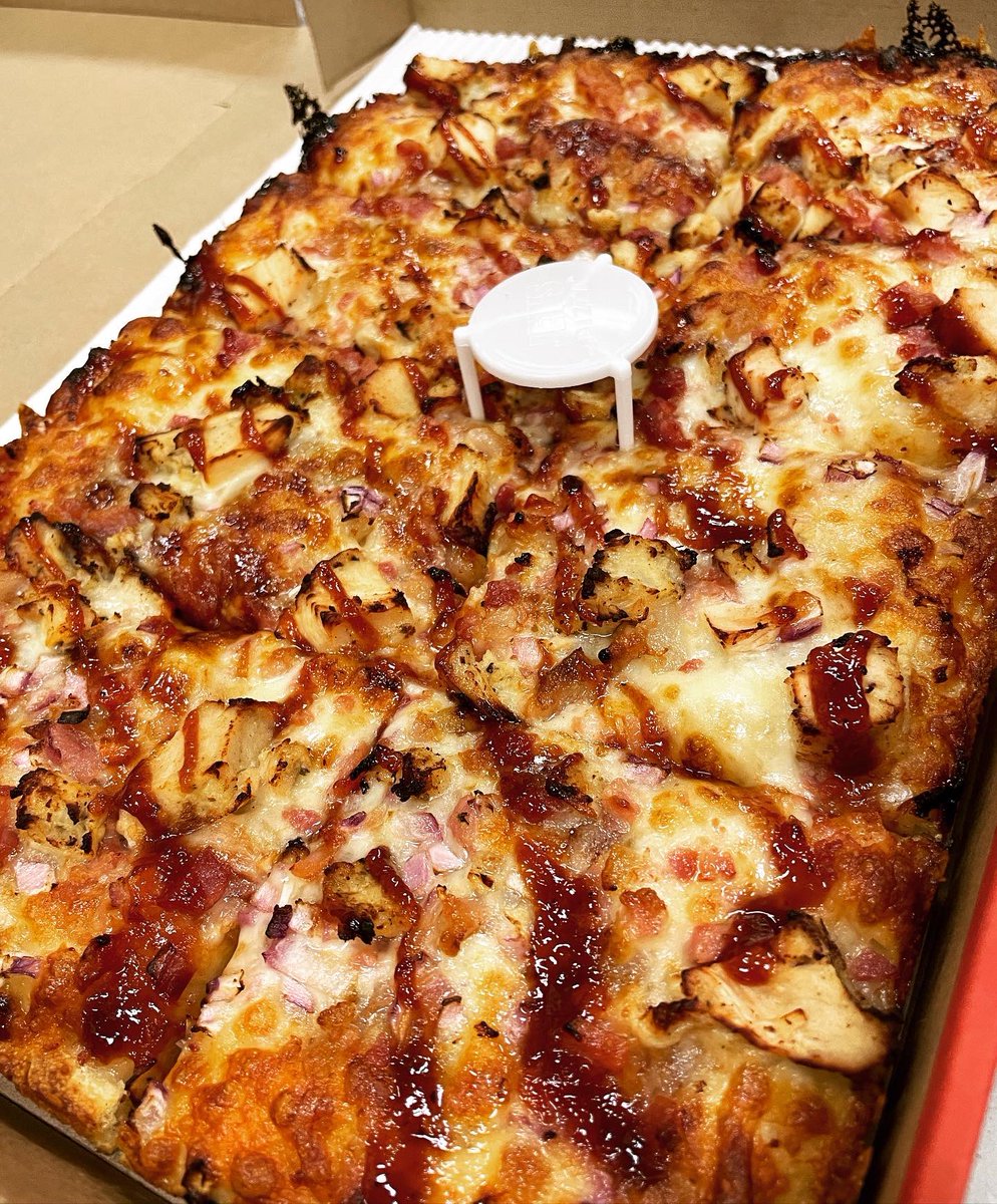 CFoodwaves's tweet photo. What’s your favorite type of pizza? 

#detroitstyle #pizza #jetspizza https://t.co/o6qBcYBnM9