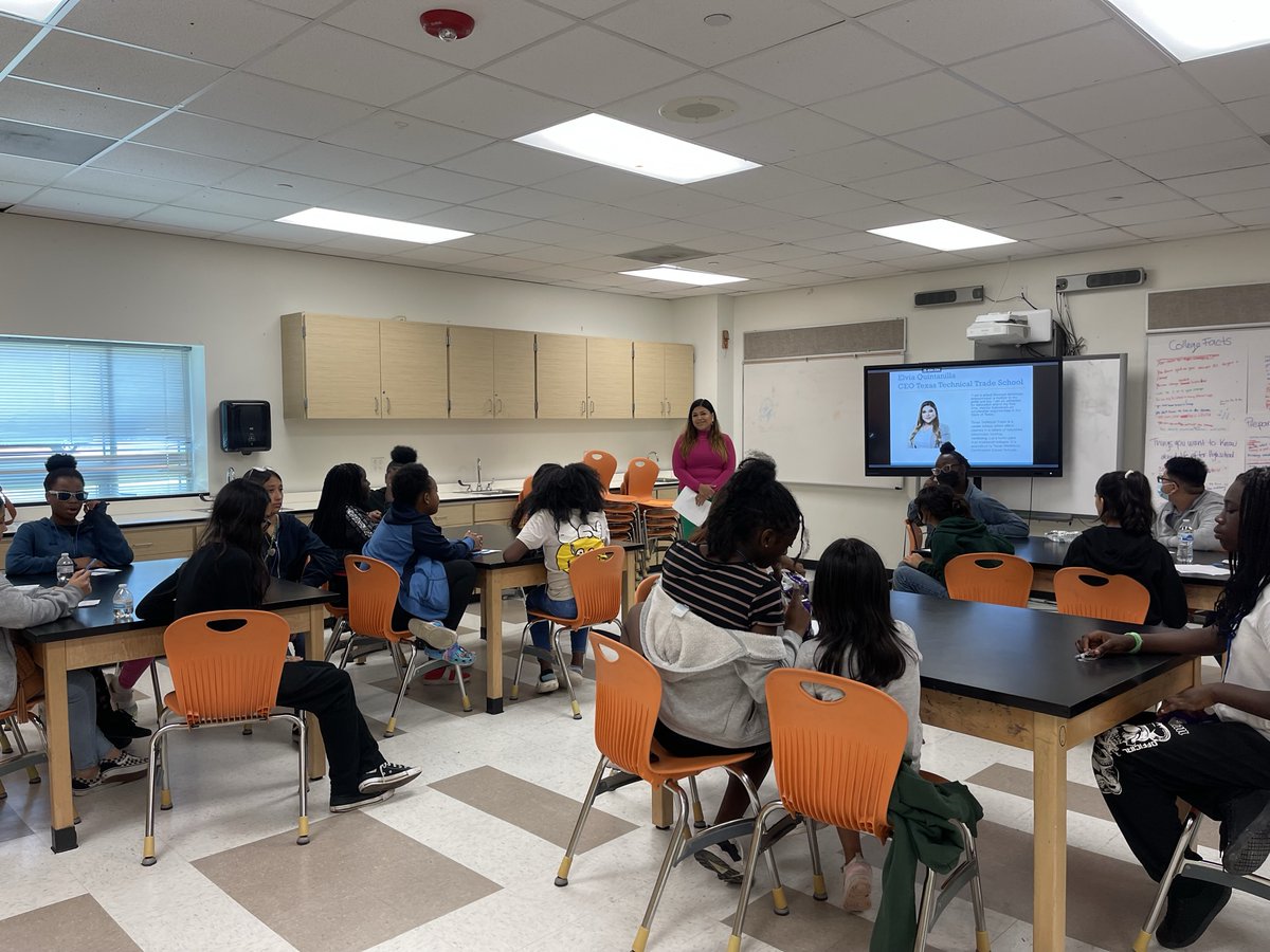 MsJDavisHTX's tweet photo. Day two of CCMR Summer Enrichment Camp @WhoAreWe_SGA. We opened up the day learning about each other. The founder of Texas Technical Trade School came speak to our students and they used their research skills to learn more about colleges in Texas
@HISD_ProjectEx #CCMRSummerCamp🎓 https://t.co/yqxa3h7Eh1