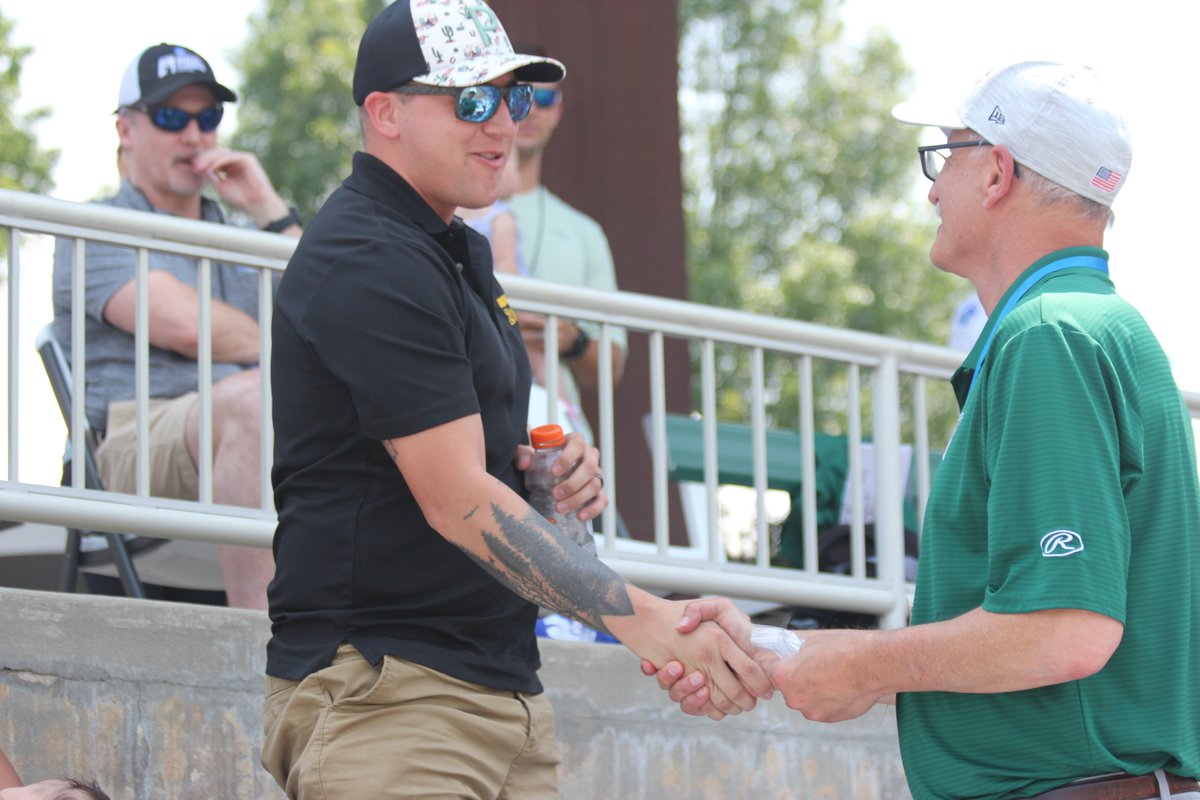 🇺🇸

Today is Military Appreciation Day at the #D2BSB Championship. The staff handed out special commemorative coins to the current/former military members in attendance at @NTCCary!

#MakeItYours