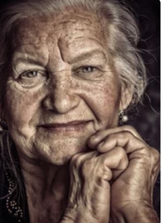 RickWarren's tweet image. I truly feel sorry for men who deprive their souls of learning profound spiritual truth from godly women hindered by their belief that NO WOMAN can TEACH them anything.
Grateful for my grandmother, mom, wife, sister, daughter &amp;amp; books by sisters in Christ who've taught me so much