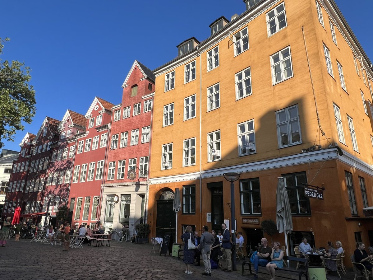 Currently sitting at Gråbrødretorv in Copenhagen after the first workshop day on „Privacy &amp; Space“ with <a href="/sannemaekelberg/">Sanne Maekelberg</a> <a href="/johannes_lju/">Johannes Ljungberg</a> and <a href="/BirkedalMette/">Mette Birkedal Bruun</a> 
More about that tomorrow…