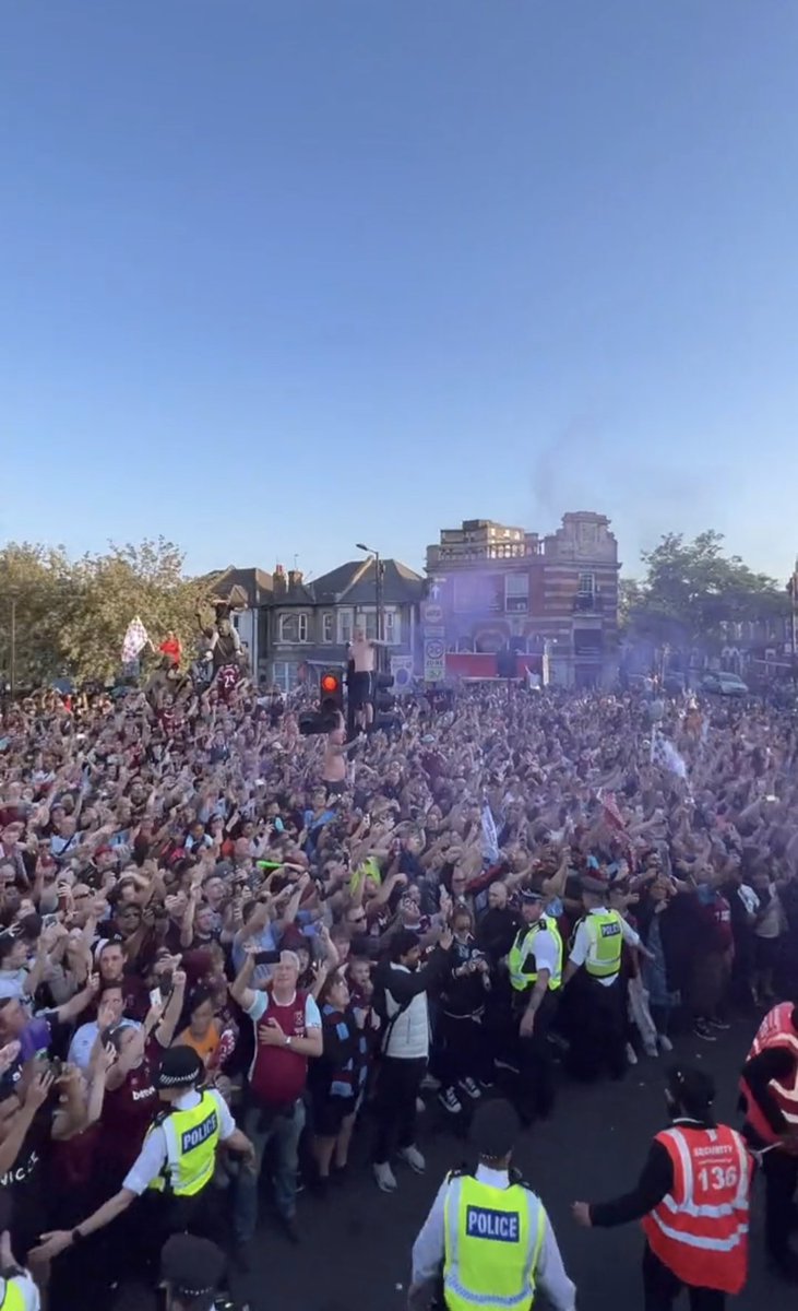 WHUgameday's tweet photo. Barely half a days notice and we've got 10s of thousands at a parade when 10s of thousands are still stuck out in Prague...

The West Ham Way ⚒️ https://t.co/n6zlyRFISP