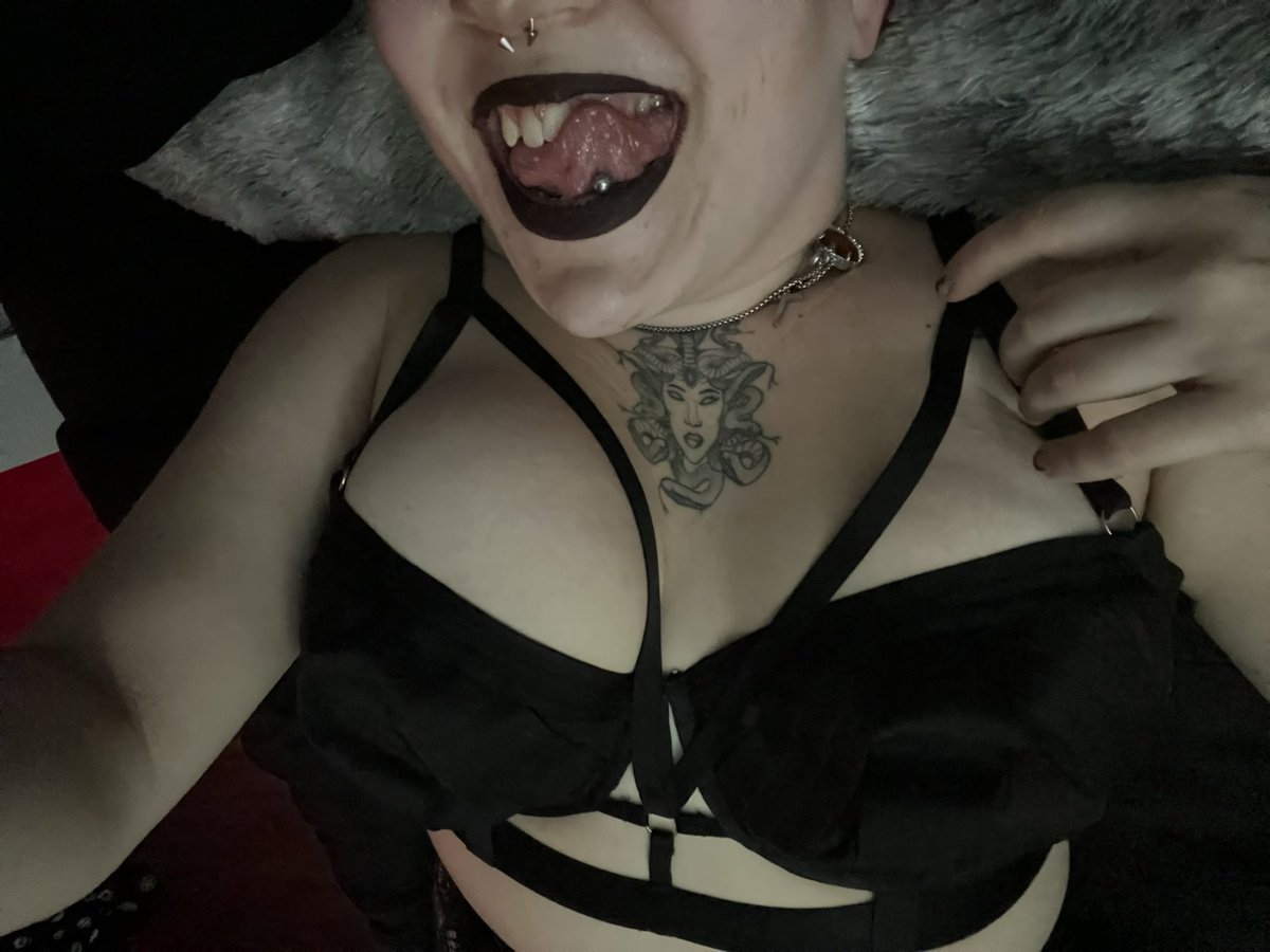 salembxtchtrls's tweet photo. Hi🥰 #nsfw #nsfw_acc #privatesnapchat #nsfwcontent https://t.co/irgKCcYEhV