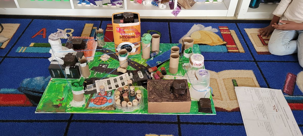 SHFlames's tweet image. Grade 1s built #caring communities that are inclusive, and environmentally friendly.
#howweorganizeourselves
Thank you to the school community for visiting, posing questions, and giving friendly feedback!