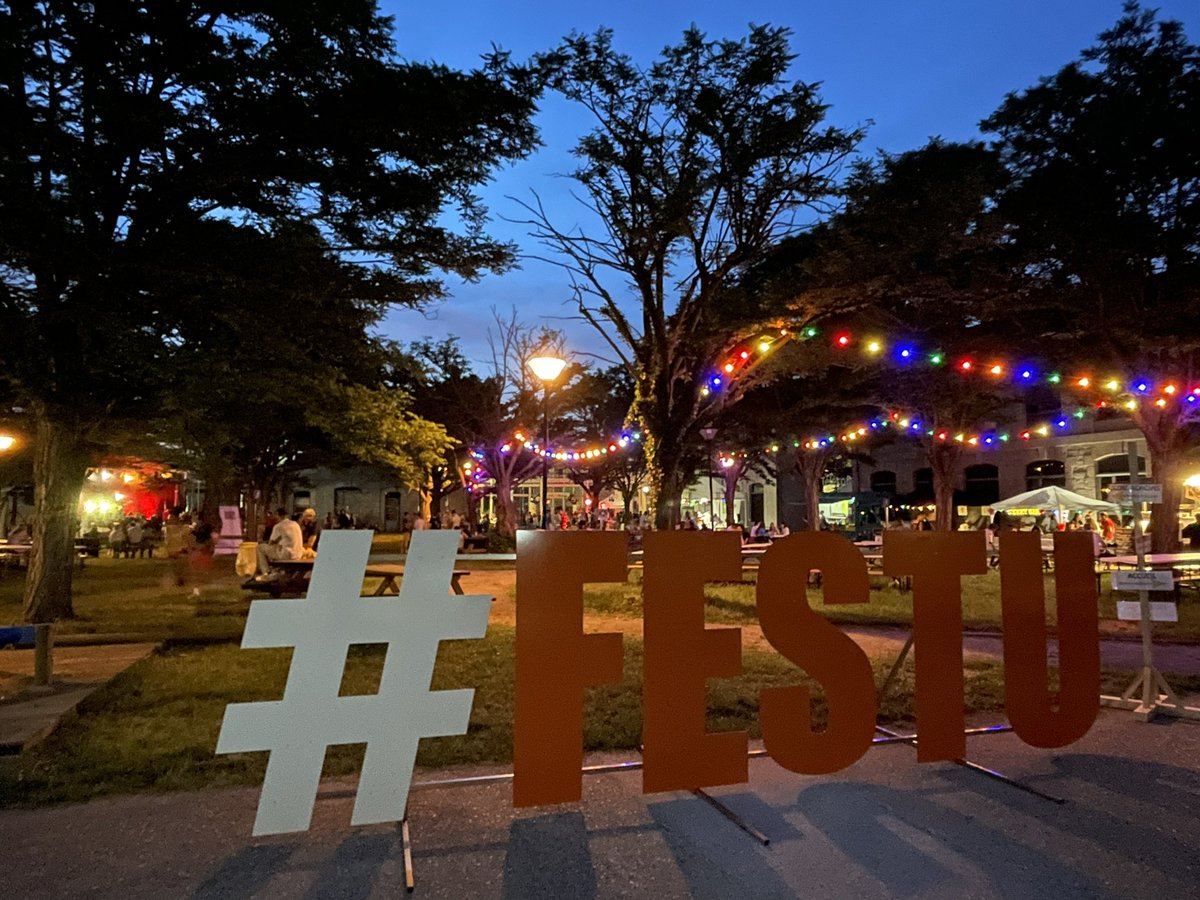 Univ_St_Etienne's tweet photo. Merci de répondre présents pour cette magnifique soirée électro, rap et pop 🤩🎧🎸🎤 ! Quelle belle énergie et quel plaisir de vous retrouver 😍 !
#festu2023 #étudiants #gratuit #350artistes #40spectacles #concerts #UJM #campustréfilerie #campusmanufacture #saintétienne https://t.co/rJgk0PxBaJ
