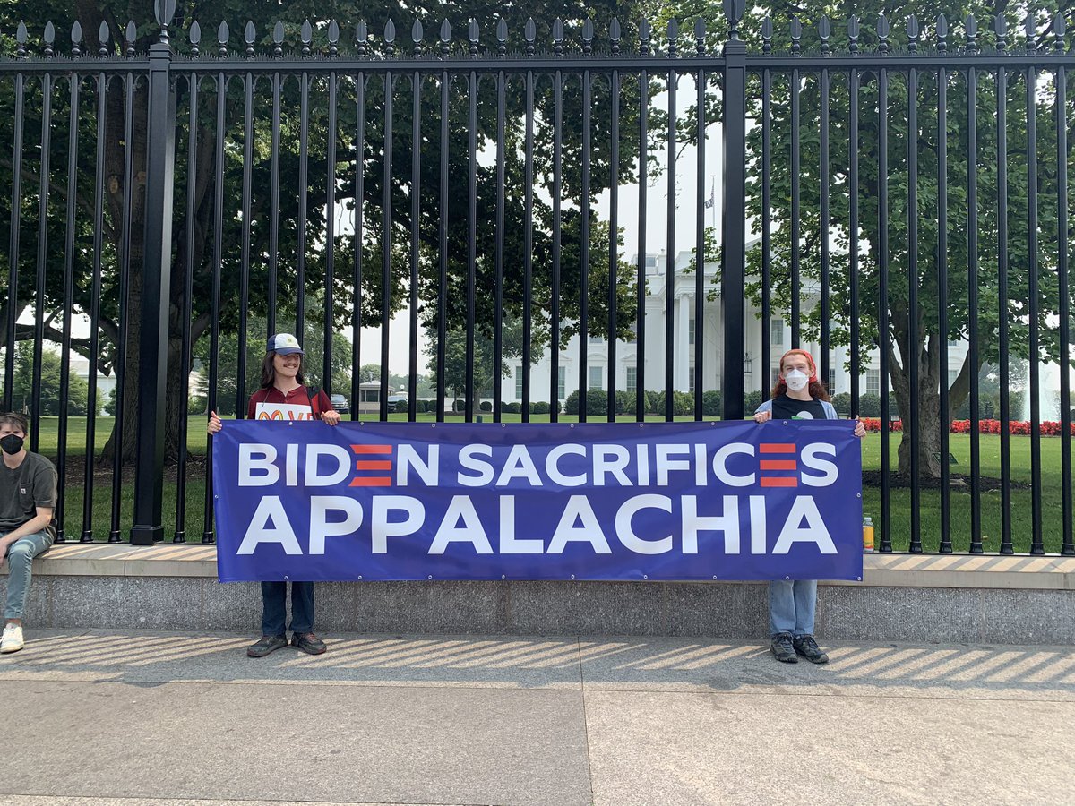SierraGFG's tweet photo. Great day at the White House Rally to #StopMVP https://t.co/UHWKWok4hl