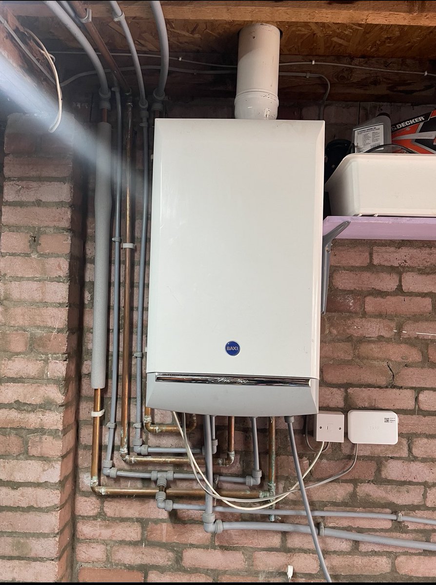 Rdmills88's tweet photo. Quite a change on this one.

Vaillant EcoTec Plus 838 fitted last week with some much needed pipework alterations. Mixture of Conex Banninger >B< Press &amp; Buteline.

#TeamVaillant #KeepSmiling #PipeworkPioneers https://t.co/jl0vjDo7jV