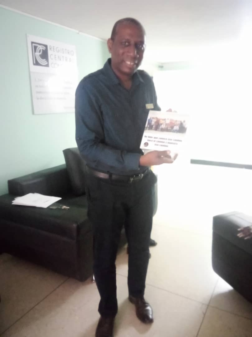 🎊🎉Honor a quien honor merece
👉La Lic.<a href="/FeblesYadira/">Yadira Febles Quintero</a> , asesora jurídica y el Lic.<a href="/SElozegui/">Santiago Secada Elozegui</a> fueron agasajados por los trabajadores del <a href="/RegistroCentral/">RegistroComercial</a> , con motivo del #DíaDelJurista .
¡FELICIDADES!
#ComercioCuba 
<a href="/BetsyDazVelzqu2/">Betsy Díaz Velázquez</a>