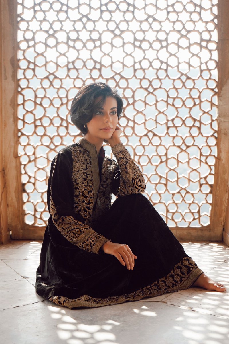 Stepping back in time at #Amer Fort, #Jaipur, wearing my cherished antique #Hazara dress from #Afghanistan. #antiquehazaradress #afghanfashion #vintagehazaradress #bestdressedafghan