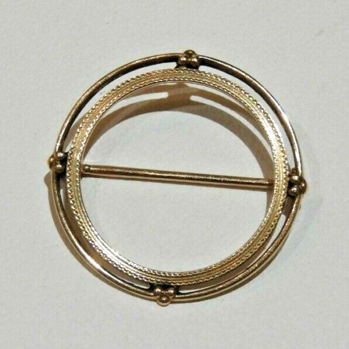 OtherJewelry's tweet photo. Vintage 10K Yellow Gold Open Circle Pin or Brooch (ad eBay) https://t.co/ezsnhMTBu3 https://t.co/07i6LeixiR