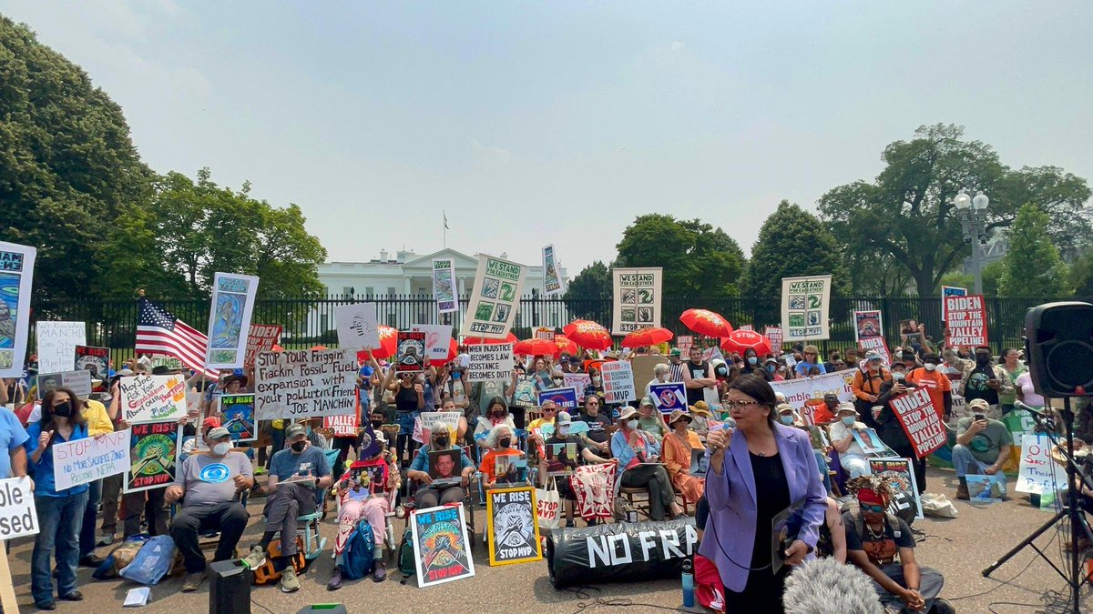 We cannot let the fossil fuel industry destroy our home.

Today we came together to defend our planet so that it can be a place for all of us to thrive. 

You can also take action. 
Demand a Climate Emergency: popdemoc.org/3CeRJRd