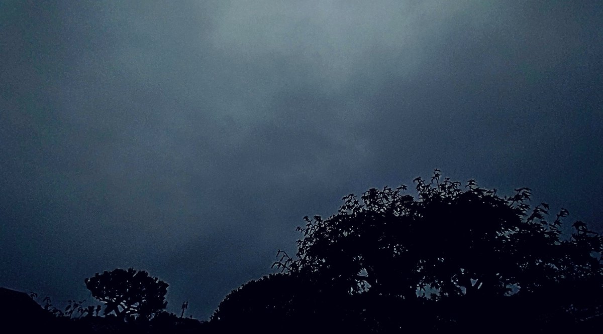 #イマソラ 
#アサソラ 
#曇り空 
#雨 
#morning 
#morningsky 
#cloudssky 
#rain