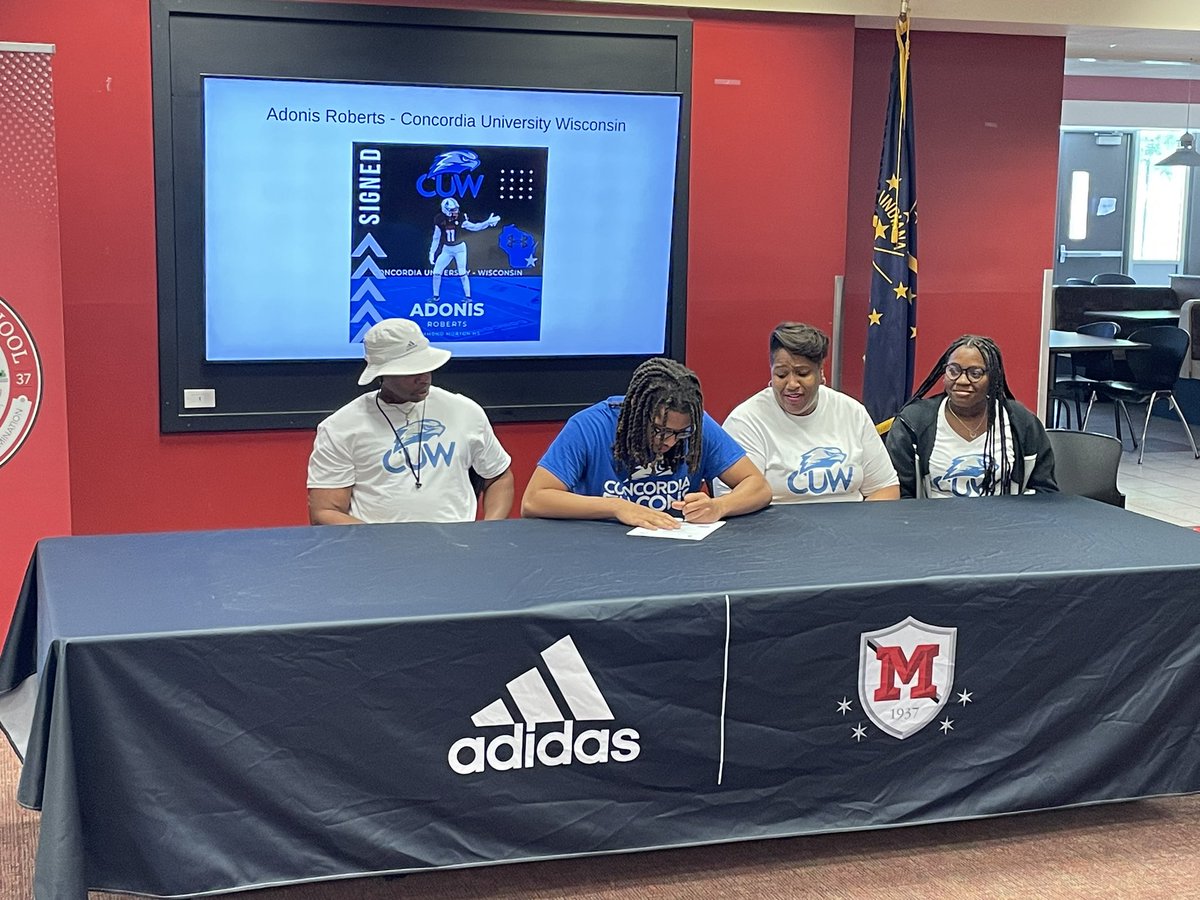 MortonGovsFball's tweet photo. Congratulations to @MortonGovsFball seniors @AydenLehmar @DamarionC3 and @_adonis11 for all signing to play college football next year! #WAWG https://t.co/F2Q3GZZEFa
