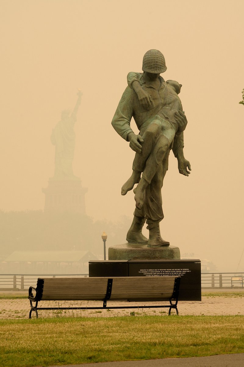 Some more #CanadianWildfires smoke in Liberty State Park  #NYCSmoke #NY #NJ #Manhattan #ladyliberty #statueofliberty