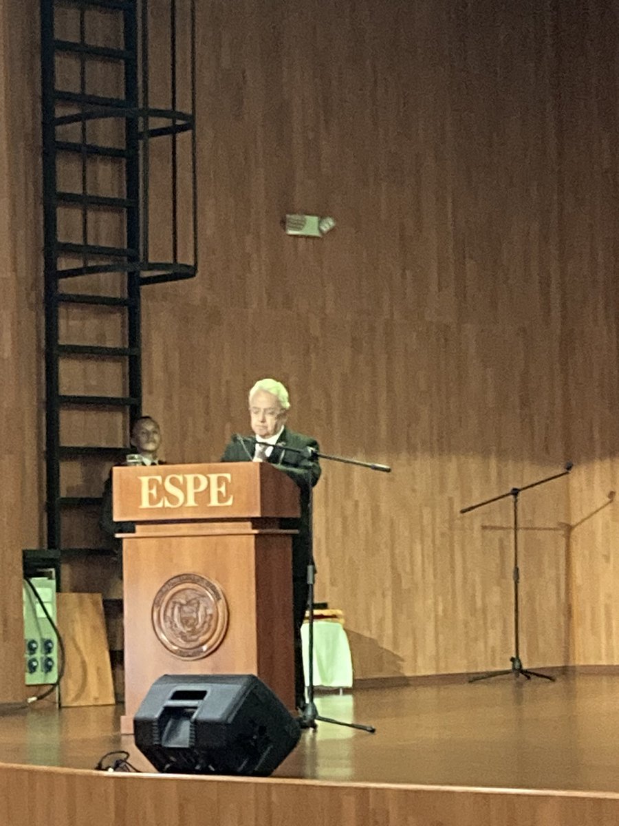 AcdiplomaticaEc's tweet photo. El Director de la @AcdiplomaticaEc, emb. Alejandro Suárez, participó como conferencista en el Seminario Internacional de Seguridad y Defensa Perspectivas y Desafíos para el Ecuador 2023 “Los intereses nacionales, intereses marítimos y aeroespaciales del 🇪🇨”en la sede de la ESPE. https://t.co/A3JrWkVrHY