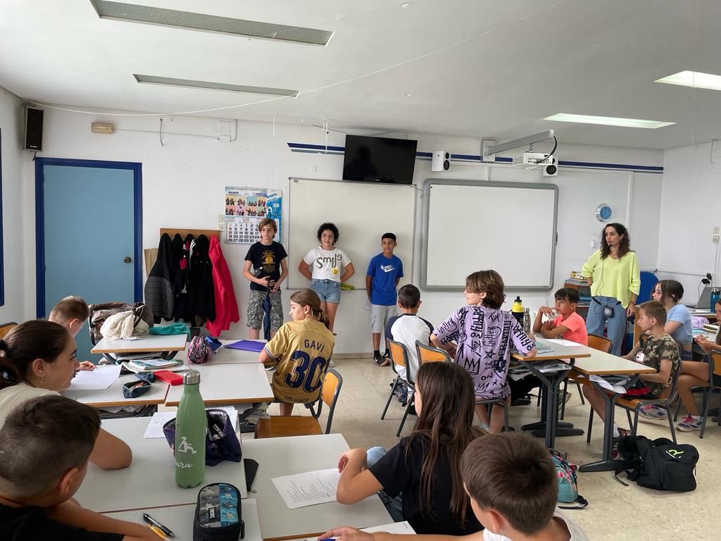 Este 8 de junio, con nuestro Programa de Tránsito,  1º de ESO junto a nuestra Jefa de Estudios, Dña. Mónica García, han visitado los centros de primaria para responder las dudas del alumnado sobre el centro y su incorporación el próximo curso. #ieslajarcia #ieslajarcia20222023