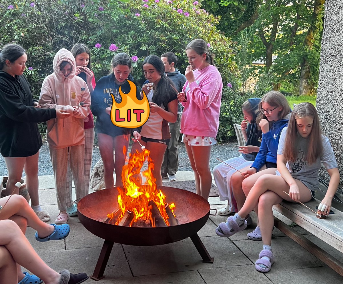 Robertson_Sed's tweet photo. Thursday night brings s’mores around the fire pit #postprep 🔥🦋⭐️🤎 https://t.co/OK0NVDU3Lu