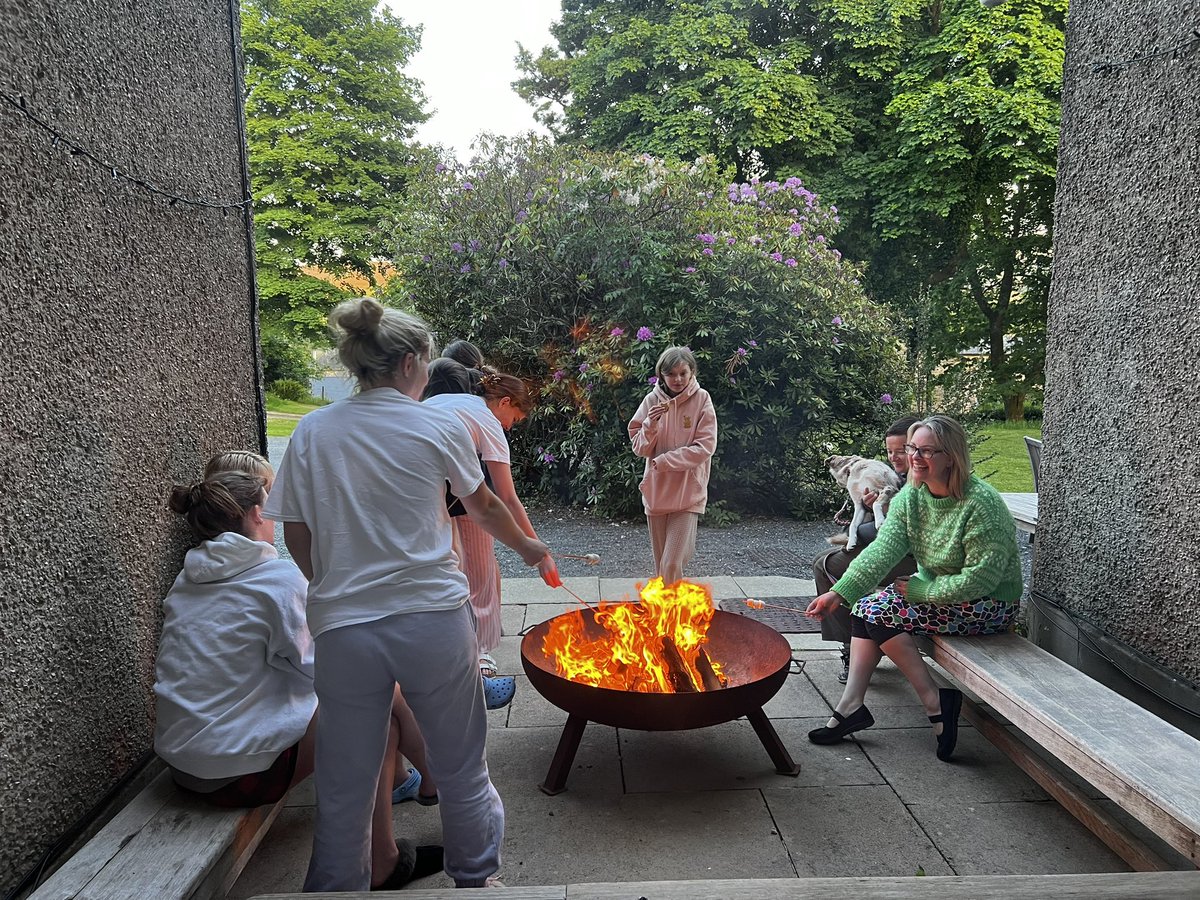 Robertson_Sed's tweet photo. Thursday night brings s’mores around the fire pit #postprep 🔥🦋⭐️🤎 https://t.co/OK0NVDU3Lu