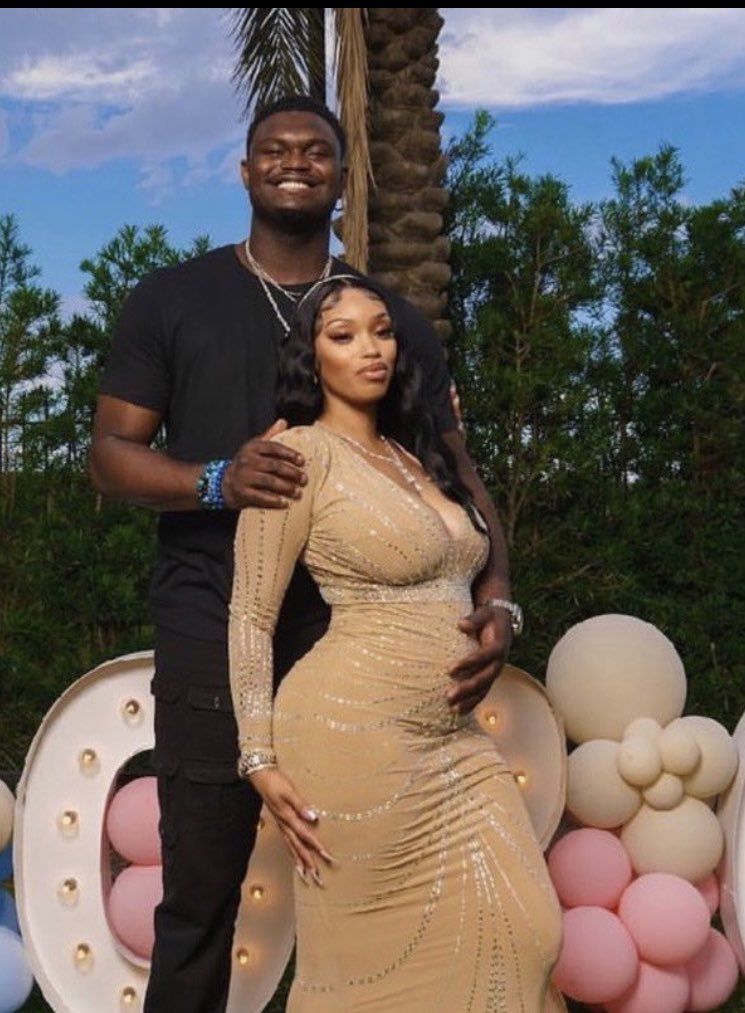 SmittywitWock's tweet photo. Zion baby mother shaking ass back in her CamSoda days Ik he was in there donating like a mf😭 #Zion #moriahmills https://t.co/EViBnrjyuy