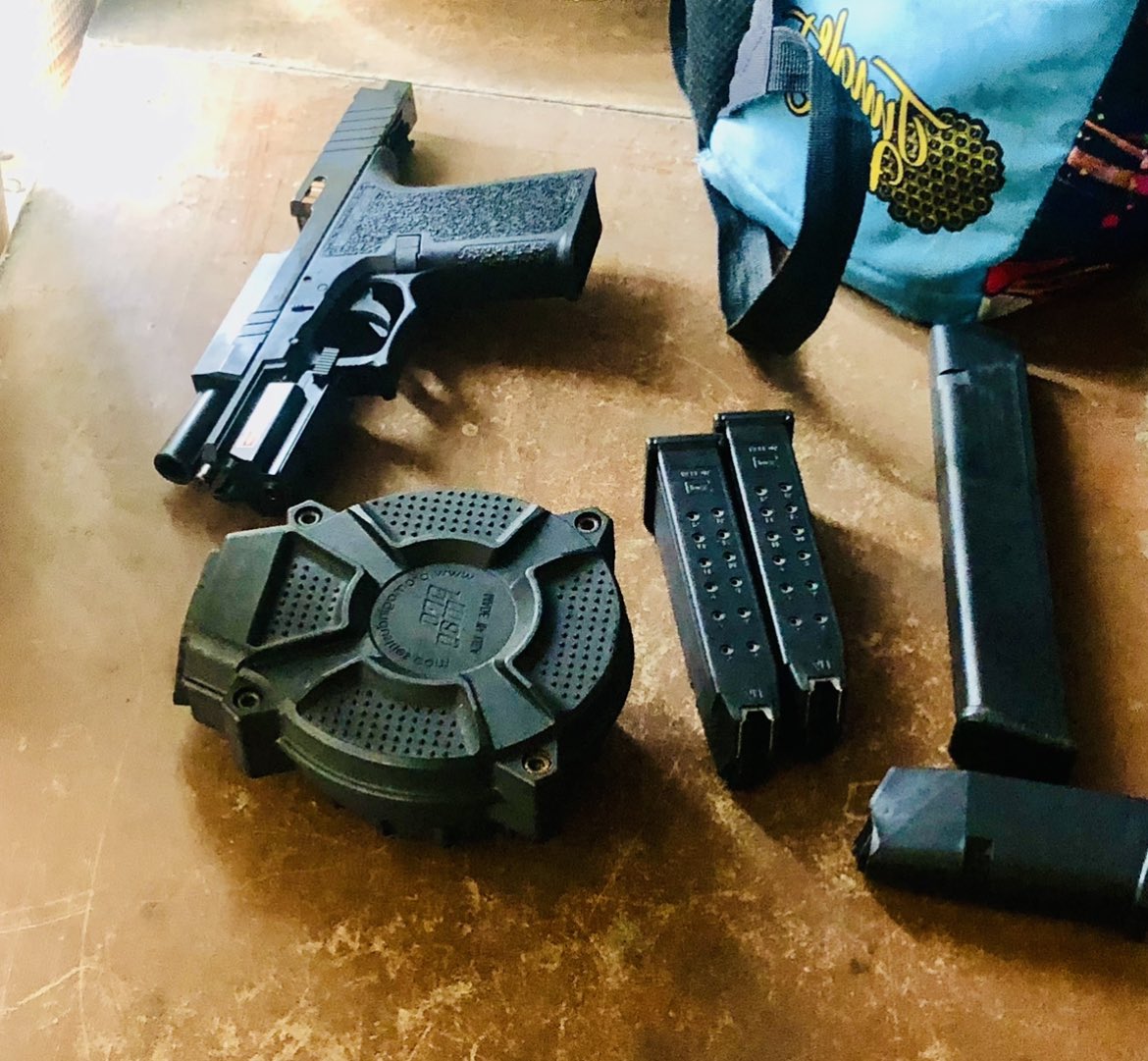 Your #GND #K9 #Bass and <a href="/USMS_PSWRFTF/">Pacific Southwest Regional Fugitive Task Force</a> at work!  #K9 #Bass front and center ready to work. Code 4. The suspect wanted for <a href="/LAPDSoutheast/">LAPD Southeast</a> #Murder in custody.  Doing their part to keep the community safe.  #ComplyNowComplainLater #LAPD #LACLEAR  #OneLessGun The #relentless pursuit