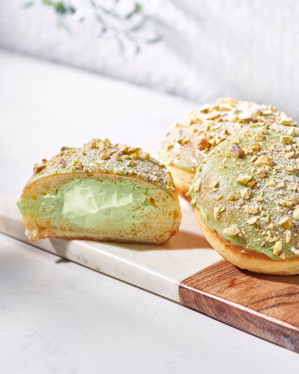 ParisBaguetteUS's tweet photo. three reasons to treat yourself to three new summer flavors 🌞
🌞 Pistachio King Cream Donut
🌞 Strawberry King Cream Donut
🌞 Pistachio Mochi Donut
Available now at Paris Baguette.
#PBMoments #ParisBaguette #summer #summeritems https://t.co/oHr8dCKDxR