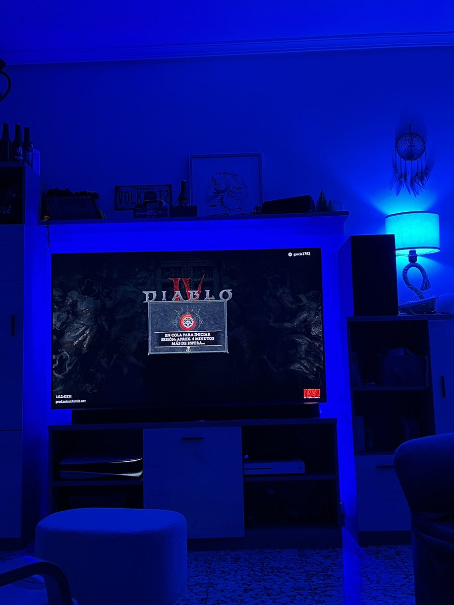 _HuuuGe's tweet photo. Come on!!!! Please fix it!! Can’t stop playing now!!! @Diablo https://t.co/t5Ng9RM2nd