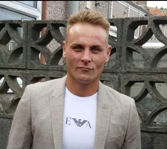 #CANYOUHELP | Have you seen Ricky Lambrick, 36 - missing from Port Tennant #Swansea.
Not seen for +12 days, last heard from on May 31.
Contact us ref:  *184744.
Go to:
💬 Live Chat south-wales.police.uk
💻 Online bit.ly/SWPProvideInfo
📧 swp101@south-wales.police.uk
📞 101