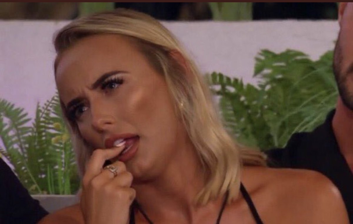 “ doesn’t have turkey teeth” Ella needs to go specsavers #LoveIsland