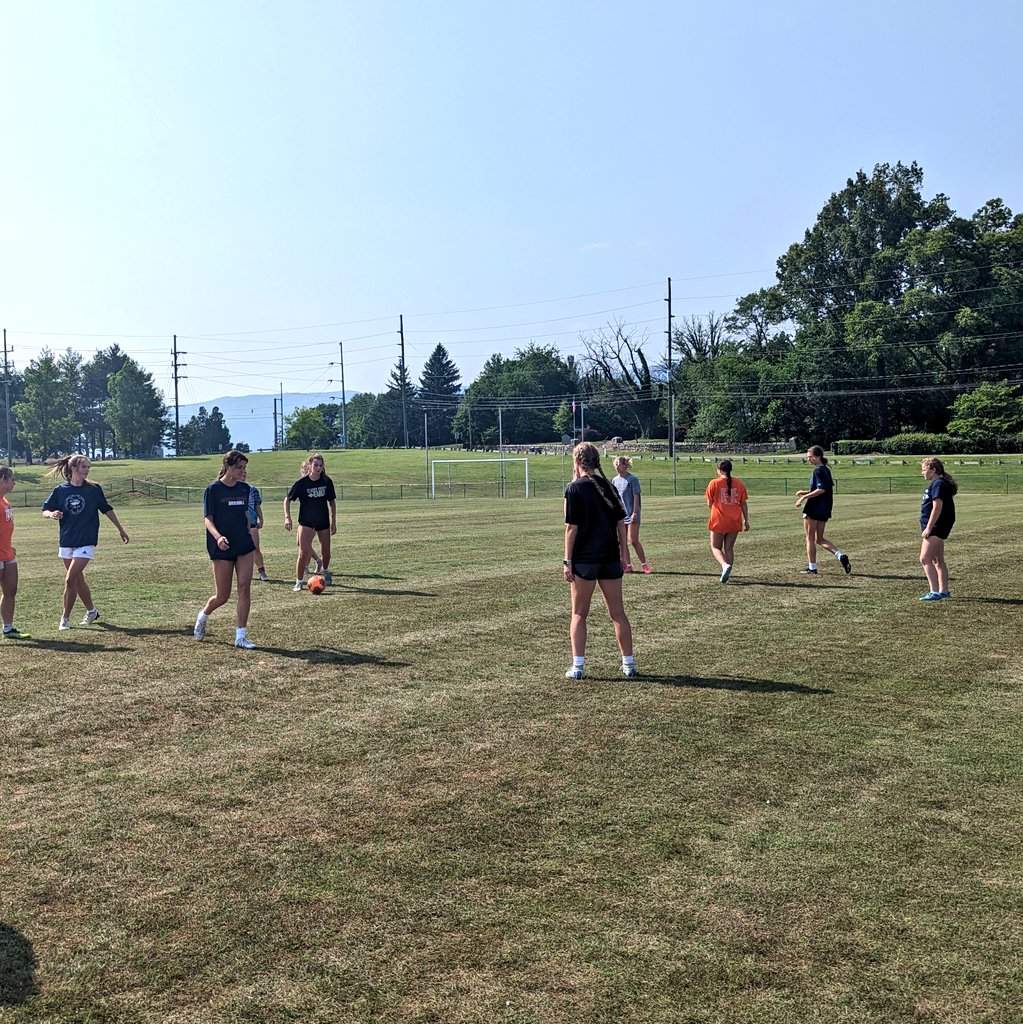 ATC_Lindsay's tweet photo. The girls team has joined the post bus practice fun!
#states #getthatring
# https://t.co/q9wxm5mrIj