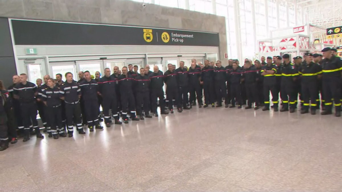 tvanouvelles's tweet photo. EN VIDÉO | Une équipe de pompiers français atterrit à Québec pour combattre les feux de forêt; voyez leur arrivée à l’aéroport Jean-Lesage
https://t.co/MbC1Gl3kn0 https://t.co/ufH1yNKdgX