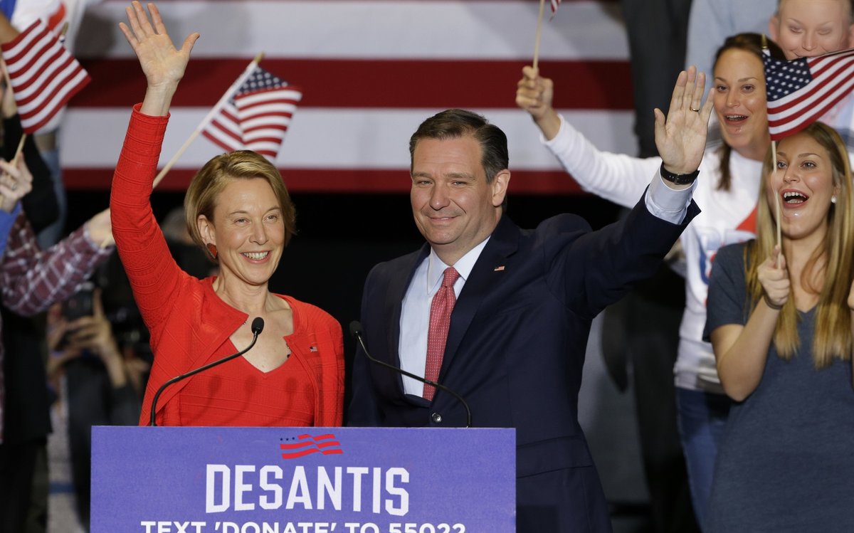 BTexUSA's tweet image. Who knew there were memein' standards.🤣

Are the gloves off or not?  Thought they were.

I say bring it on DeSantards. #Trump2024 

#Desantis2024 #CruzCrew [*Ai assisted image]🤣