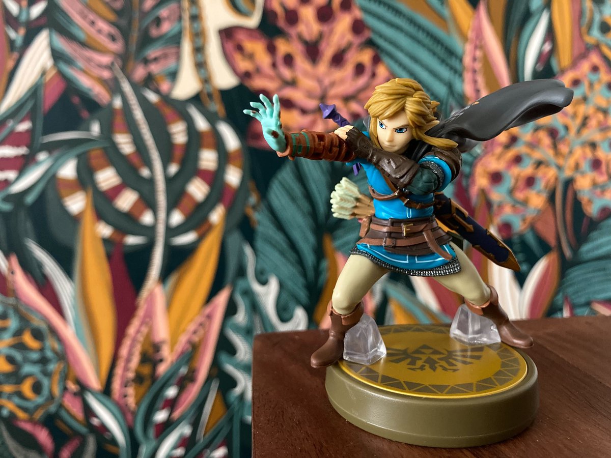 176. osa: Muhe sepik

Unustage soov saada pruuniks teiseks juuniks. Uus kuum teema on #Fit4Lit ja Raku järve jooks. Kuumad on ka Apple’i $3500 lumelauduri prillid ja “The Legend of Zelda: Tears of the Kingdom”.

popkulturistid.com/2023/06/08/176…