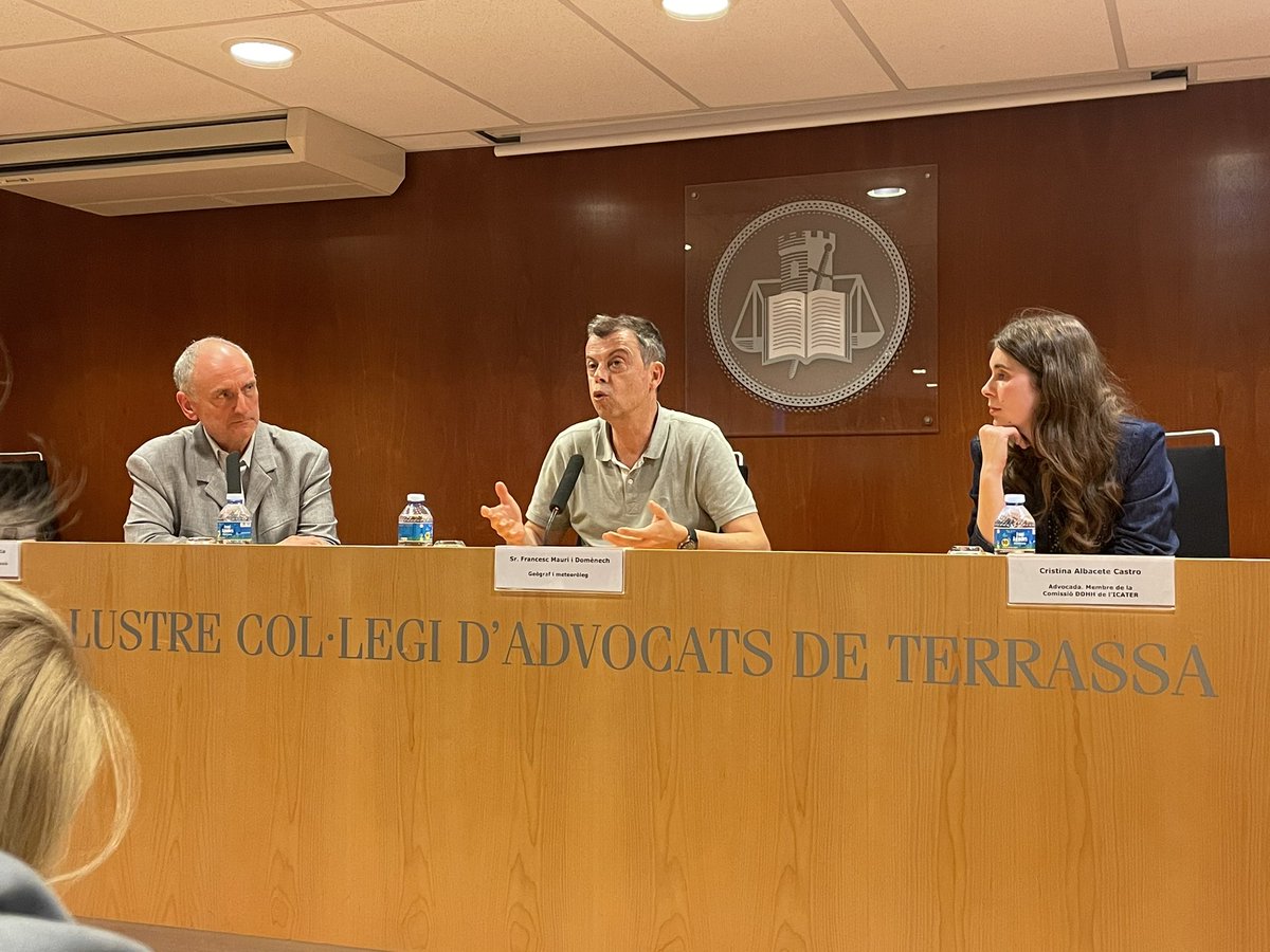 🎥 Avui darrera sessió del #XICicleCineiDDHH <a href="/ICATERadvocats/">Advocats Terrassa</a> amb projecció del film 'Gràcies per la pluja' 🌧 i posterior fòrum amb el meteoròleg Francesc Mauri <a href="/MeteoMauri/">MeteoMauri</a>