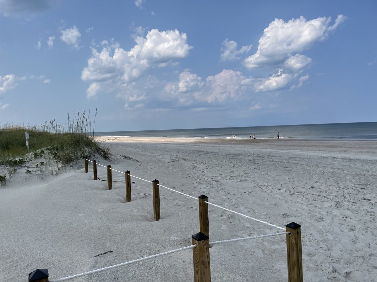 Mikehomeseller's tweet image. We are at the Amelia Island Ritz-Carlton for Sue’s work conference…..my role is to be Sue’s eye candy 🤣.  #beachbums