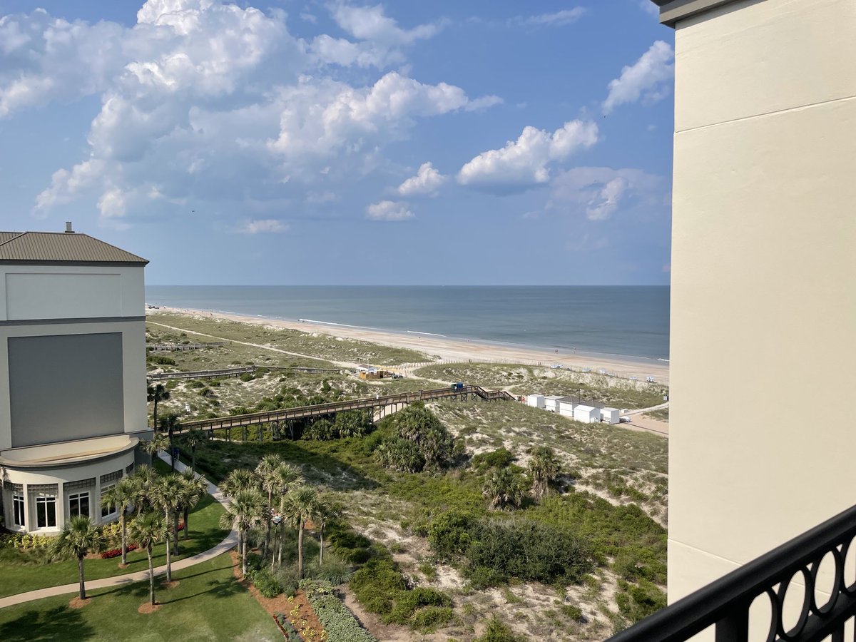 Mikehomeseller's tweet image. We are at the Amelia Island Ritz-Carlton for Sue’s work conference…..my role is to be Sue’s eye candy 🤣.  #beachbums
