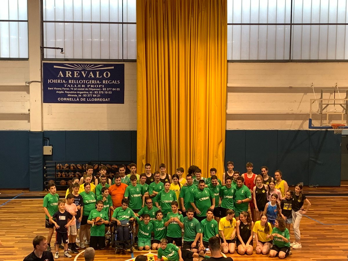 InsercorU's tweet photo. 📢📢📢 eventos !!!

#comparteam 2023

2 inclusivo que nuestros chicos realizaron la semana pasada.

Esta vez se pasaron al 🏀 y compartieron tarde con los amigos del @basketalmeda

Ejercicios, partidos y risas muchas risas en otra tarde que grabarán nuestros chicos a fuego. https://t.co/YOXNvWYO3S
