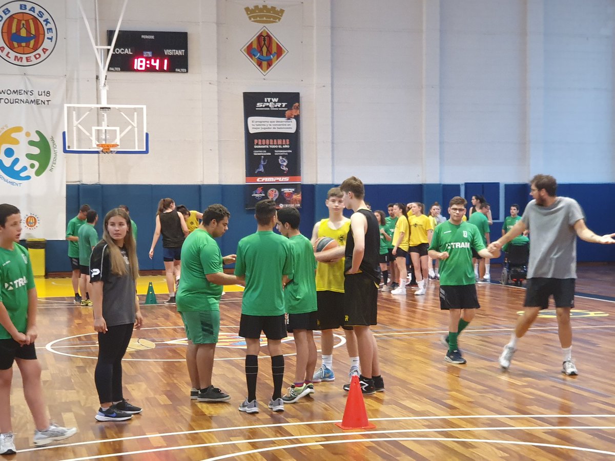 InsercorU's tweet photo. 📢📢📢 eventos !!!

#comparteam 2023

2 inclusivo que nuestros chicos realizaron la semana pasada.

Esta vez se pasaron al 🏀 y compartieron tarde con los amigos del @basketalmeda

Ejercicios, partidos y risas muchas risas en otra tarde que grabarán nuestros chicos a fuego. https://t.co/YOXNvWYO3S