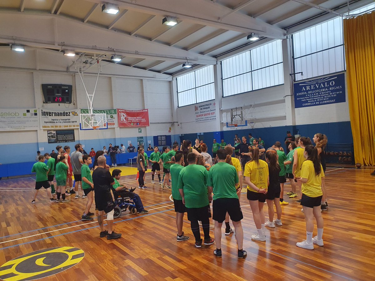 InsercorU's tweet photo. 📢📢📢 eventos !!!

#comparteam 2023

2 inclusivo que nuestros chicos realizaron la semana pasada.

Esta vez se pasaron al 🏀 y compartieron tarde con los amigos del @basketalmeda

Ejercicios, partidos y risas muchas risas en otra tarde que grabarán nuestros chicos a fuego. https://t.co/YOXNvWYO3S