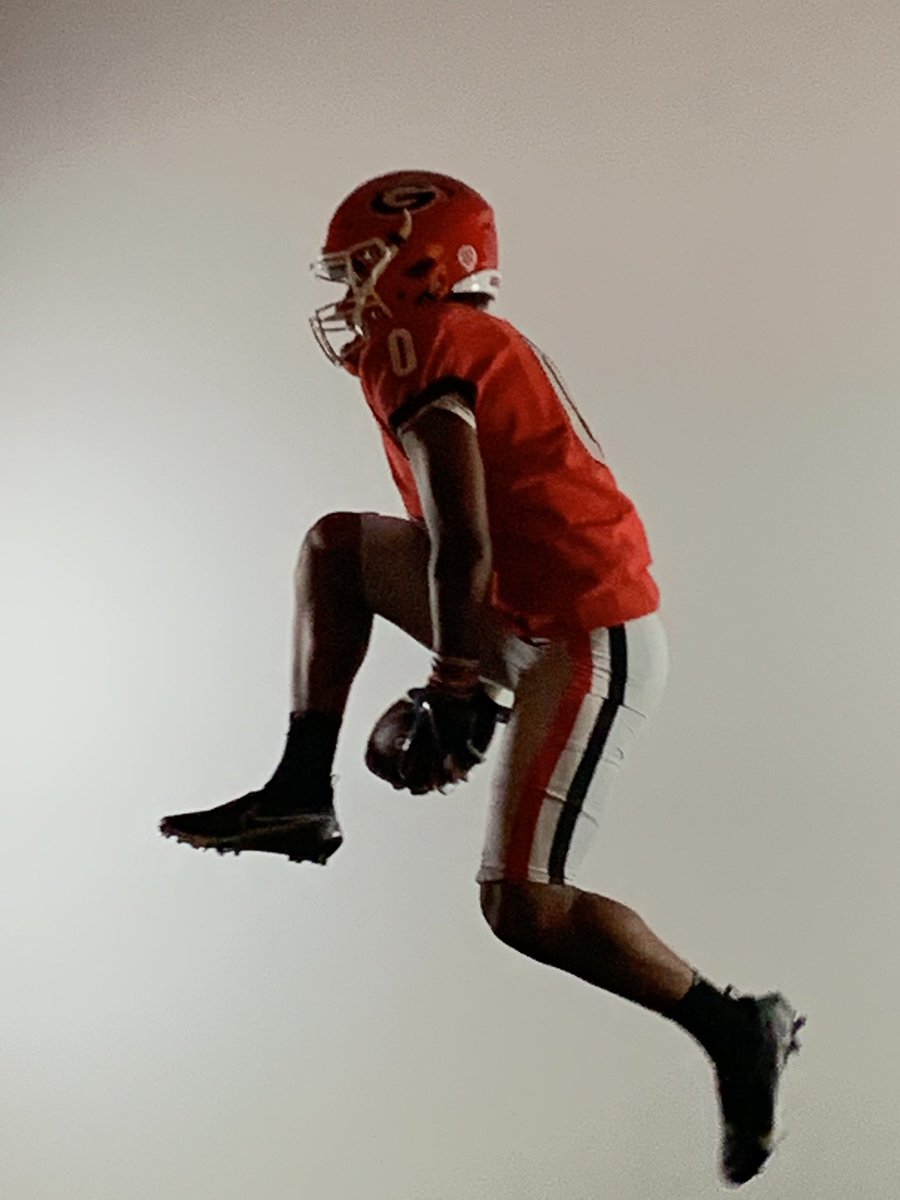 jabeard2027's tweet photo. Blessed to receive my first D1 offer from the University of Georgia! GO DAWGS! @DellMcGee @DHill39 @garrisonhearst5 @co_devils @futurestarsgame @BigFaceSportss @Chris_GantJr @CoachEarl_ @AlPopsFootball @borntocompete @CJacksonPRZ @RustyMansell_ https://t.co/qMpGjXZ6BB