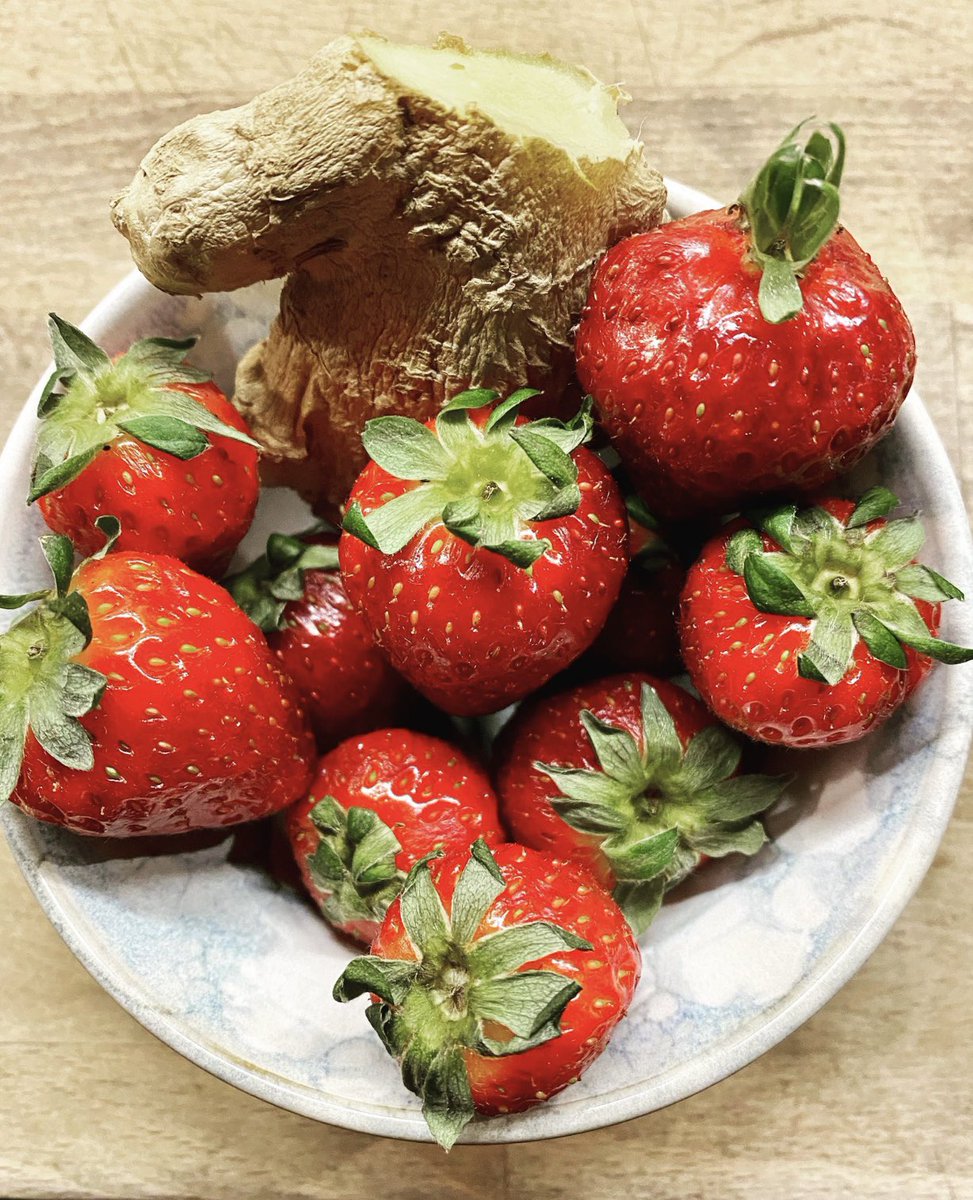 BoochinKombucha's tweet photo. Back by popular demand and for the first time this season! Strawberry 🍓, Ginger Jun Kombucha. Flavoured with organic ginger root and Ontario grown strawberries.

Available today at the @underpass_park_farmers_market until 8pm (or as long as quantities last). https://t.co/pITkOMTx6w