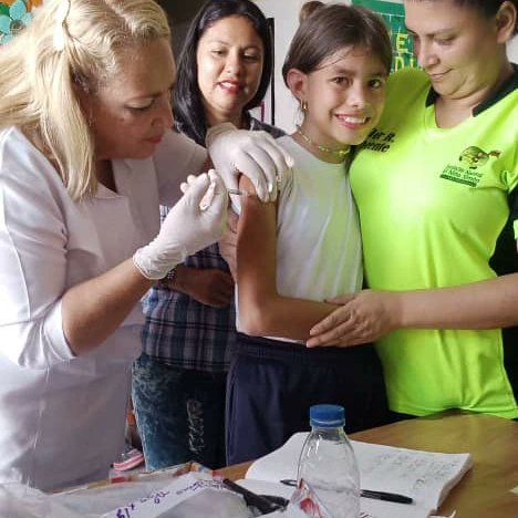 FRNSTRU's tweet photo. #EnFotos Valoración médica y vacunación a los niños, niñas y adolescentes de la Casa de los Niños "Hijos de Bolívar", ubicada en el municipio Valera. Desde la @FRNSTRU a través de la Unidad de Salud, se garantiza atención integral al semillero de la Patria. @NicolasMaduro https://t.co/GM1UsiQ9Xf