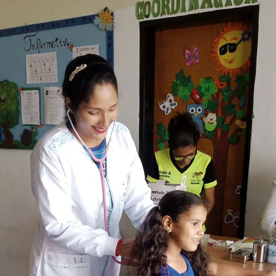 #EnFotos Valoración médica y vacunación a los niños, niñas y adolescentes de la Casa de los Niños "Hijos de Bolívar", ubicada en el municipio Valera. Desde la <a href="/FRNSTRU/">Niño Simón Trujillo</a> a través de la Unidad de Salud, se garantiza atención integral al semillero de la Patria. <a href="/NicolasMaduro/">Nicolás Maduro</a>