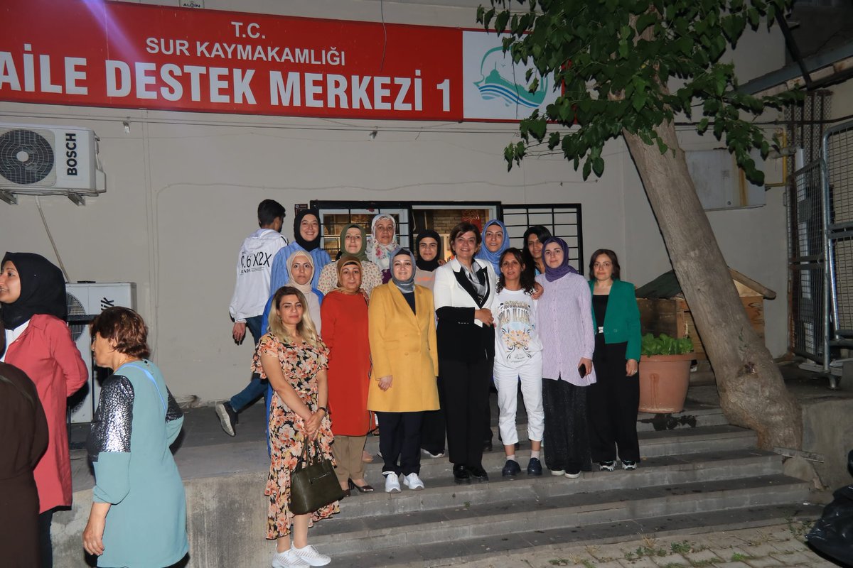 ZeynepKARAER21's tweet photo. Sur'un güzel yürekli kadınlarıyla Vekilimiz Sn @Kepoluasuna,İl Kadın Kolları Başkanımız Sn @muzeyyenkaya ve yonetimi,Sn @asiyebudak3,Sn @Yoncadurmaz21 'ın katıldığı Kadın Buluşması programında kadınlarla hasbihal ettik.
@hulyaok13
@NSevincbek
@HlyaOK11 https://t.co/qHdwYBaXyp