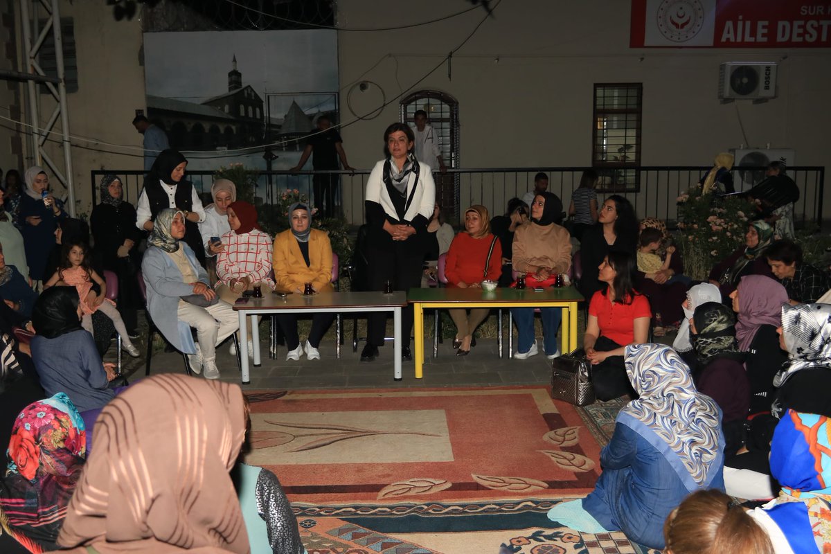 ZeynepKARAER21's tweet photo. Sur'un güzel yürekli kadınlarıyla Vekilimiz Sn @Kepoluasuna,İl Kadın Kolları Başkanımız Sn @muzeyyenkaya ve yonetimi,Sn @asiyebudak3,Sn @Yoncadurmaz21 'ın katıldığı Kadın Buluşması programında kadınlarla hasbihal ettik.
@hulyaok13
@NSevincbek
@HlyaOK11 https://t.co/qHdwYBaXyp